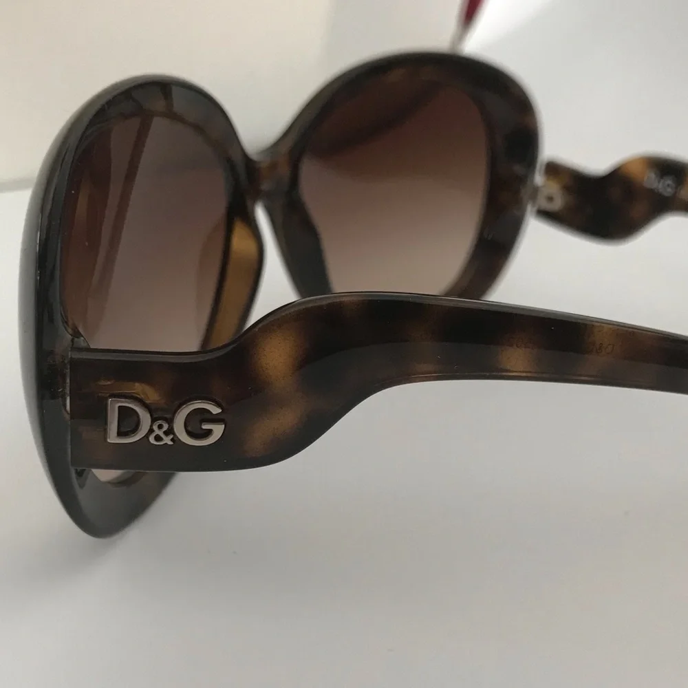Like-new Dolce & Gabbana Tortoiseshell Sunglasses - Picture 5 of 11